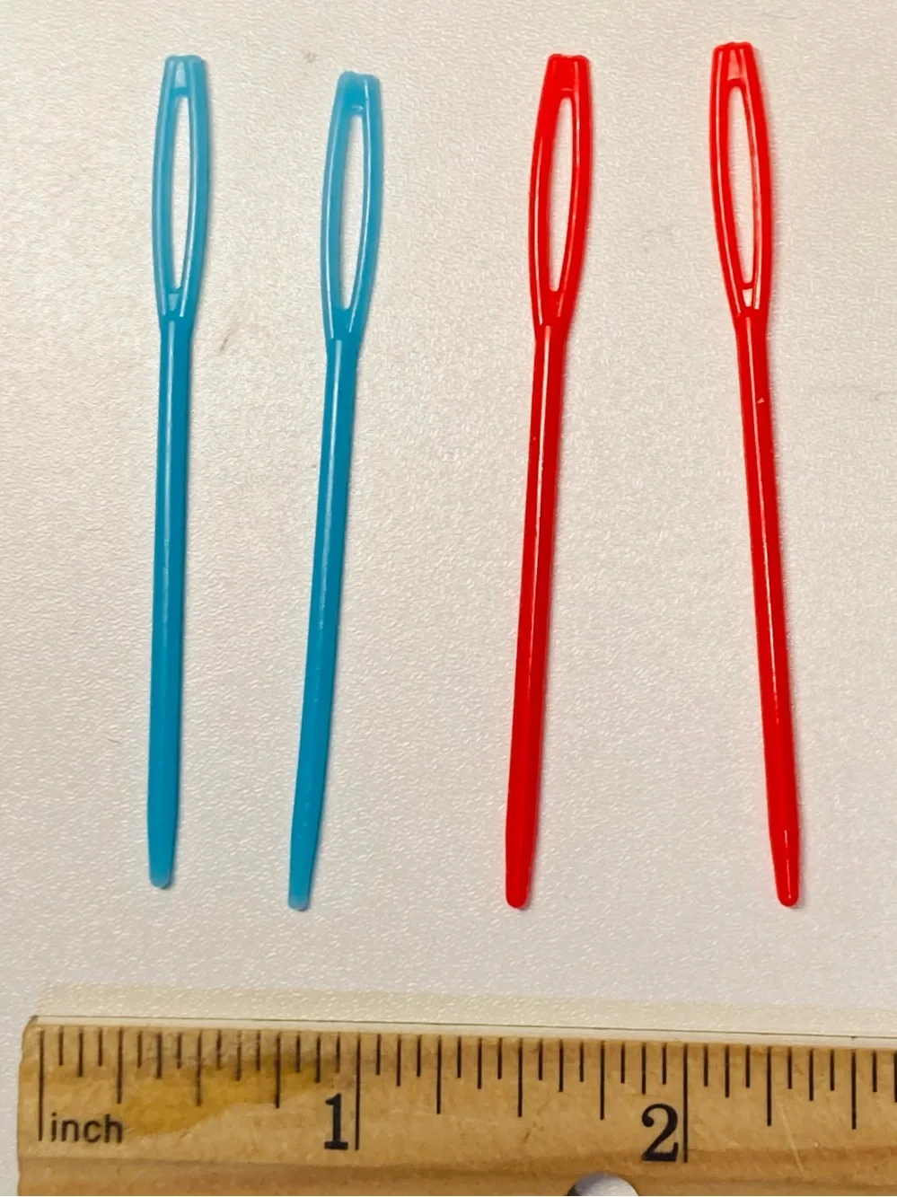 5 for $10: 4 Plastic Darning Yarn Needles - 2 Blue and 2 Red